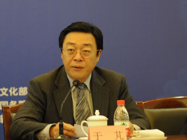  文化部于2011年5月5日10时举行新闻发布会，介绍第二届中国新疆国际民族舞蹈节有关情况，并答记者问。图为文化部外联局副局长于芃。文化部政府门户网站 陈静 摄