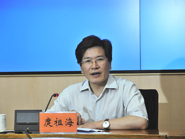  2012年7月5日上午10时，文化部举行&ldquo; 第三届中俄文化大集（黑龙江-阿穆尔）&middot;2012中国国际文化休闲周新闻发布会&rdquo;，介绍第三届中俄文化大集（黑龙江-阿穆尔）及2012中国国际文化休闲周有关情况，并回答记者提问。图为文化部文化市场司副司长庹祖海。文化部政府门户网站记者全悦 摄。