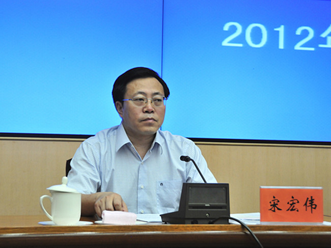  2012年7月5日上午10时，文化部举行&ldquo; 第三届中俄文化大集（黑龙江-阿穆尔）&middot;2012中国国际文化休闲周新闻发布会&rdquo;，介绍第三届中俄文化大集（黑龙江-阿穆尔）及2012中国国际文化休闲周有关情况，并回答记者提问。图为黑龙江省文化厅厅长宋宏伟。文化部政府门户网站记者全悦 摄。