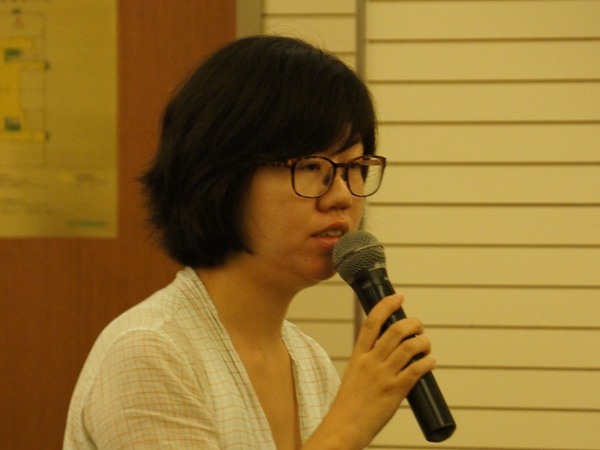 
 文化部于2014年8月20日上午10时举行季度例行新闻发布会，介绍有关工作情况。图为中国妇女报记者提问。文化部政府门户网站记者马思伟 摄。