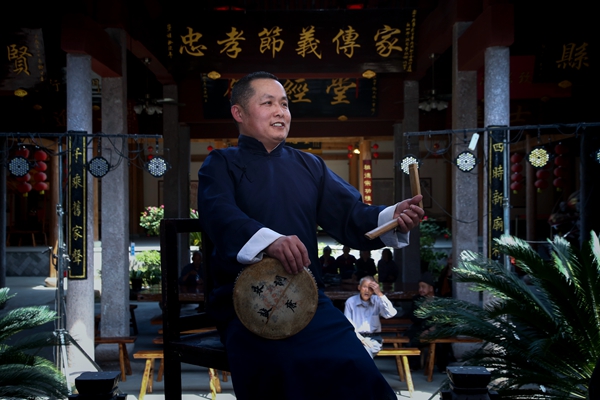 永康鼓词《春风又绿江南岸》演唱者：童跃明_副本.jpg