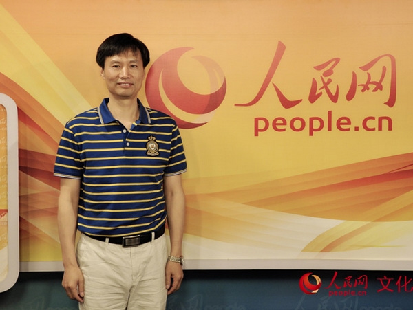  武汉大学国家文化创新研究中心主任傅才武在人民网演播室（王鹤瑾摄）