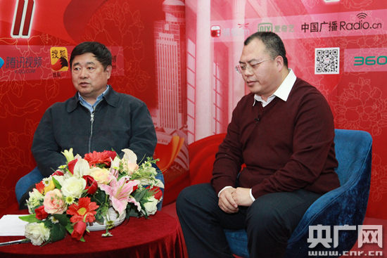  故宫博物院院长单霁翔（左）做客中国之声《做客中央台》(央广网记者 李聪格摄)
