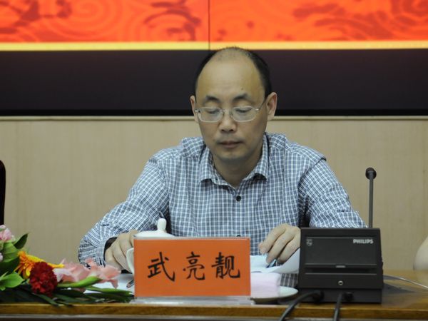  文化部于2011年5月18日10时举行新闻发布会，介绍2011年中国•嘉兴端午民俗文化节有关情况，并答记者问。图为中共嘉兴市委常委、宣传部长武亮靓。文化部政府门户网站 陈静 摄
