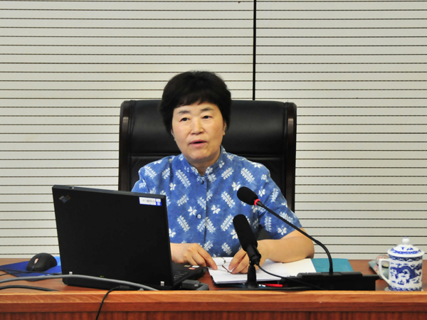    2012年6月9日至18日，文化部2012年“文化遗产日”主题活动——“中国非物质文化遗产保护讲座周”在国家图书馆举办。18日下午14时，第十讲《依法保护、科学保护非物质文化遗产》在国家图书馆总馆北区学津堂举行。图为主讲人原文化部社会文化司副巡视员、国家非物质文化遗产保护工作专家委员会副主任委员周小璞。 文化部政府门户网站记者马思伟 摄。