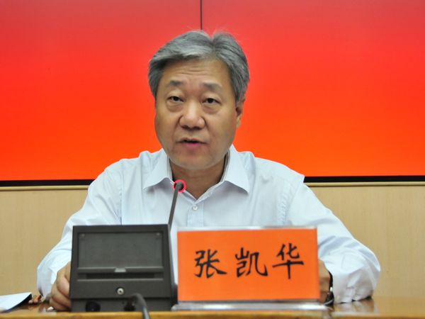  2012年6月19日上午10时，文化部举行新闻发布会，介绍第五届中国昆剧艺术节、第五届中国苏州评弹艺术节及第四届中国非物质文化遗产保护·苏州论坛的有关情况，并答记者问。图为文化部艺术司副司长、主持人张凯华主持发布会。文化部政府门户网站记者马思伟 摄。 