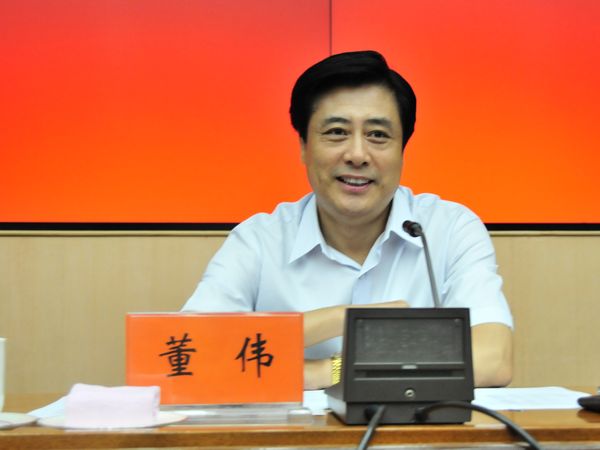  2012年6月19日上午10时，文化部举行新闻发布会，介绍第五届中国昆剧艺术节、第五届中国苏州评弹艺术节及第四届中国非物质文化遗产保护·苏州论坛的有关情况，并答记者问。图为文化部艺术司司长董伟发布第五届中国昆剧艺术节有关情况。文化部政府门户网站马思伟 摄。 