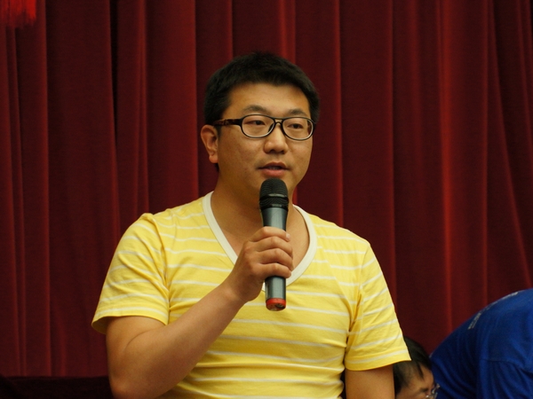  2013年5月20日下午2时30分，文化部举行新闻发布会介绍第四节中国成都国际非物质文化遗产节有关情况。图为世界遗产杂志记者提问。文化部政府门户网站记者杨倩 摄。