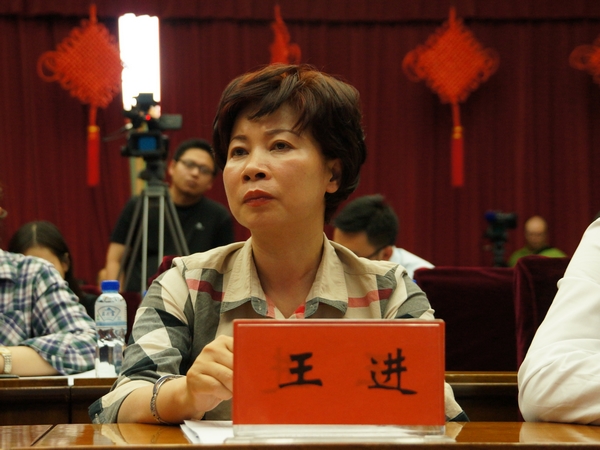  2013年5月20日下午2时30分，文化部举行新闻发布会介绍第四节中国成都国际非物质文化遗产节有关情况。图为成都市文化局局长王进。文化部政府门户网站记者杨倩 摄。