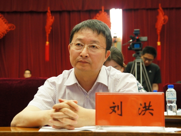  2013年5月20日下午2时30分，文化部举行新闻发布会介绍第四节中国成都国际非物质文化遗产节有关情况。图为成都非遗节办公室主任刘洪。文化部政府门户网站记者杨倩 摄。