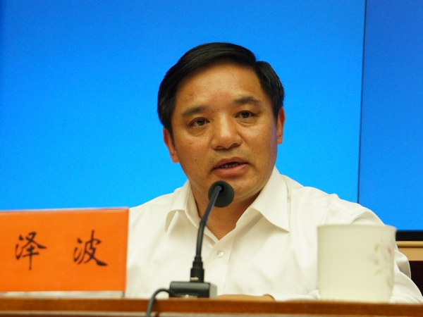  2013年5月20日下午2时30分，文化部举行新闻发布会介绍第四节中国成都国际非物质文化遗产节有关情况。图为四川省文化厅副厅长泽波。文化部政府门户网站记者杨倩 摄。