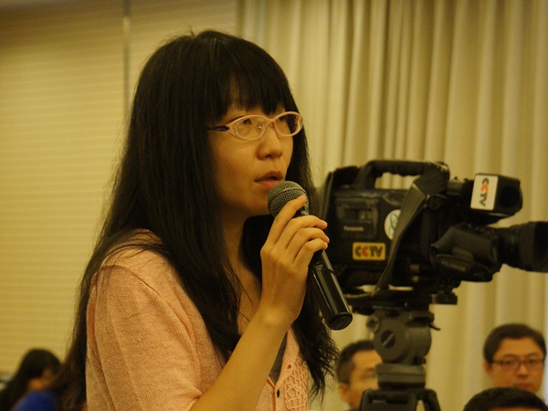   
 文化部于2014年8月20日上午10时举行季度例行新闻发布会，介绍有关工作情况。图为新华社记者提问。文化部政府门户网站记者马思伟 摄。