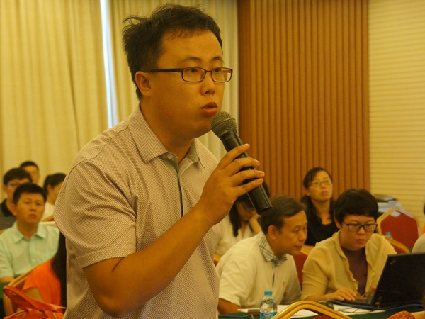   
 文化部于2014年8月20日上午10时举行季度例行新闻发布会，介绍有关工作情况。图为新京报记者提问。文化部政府门户网站记者马思伟 摄。