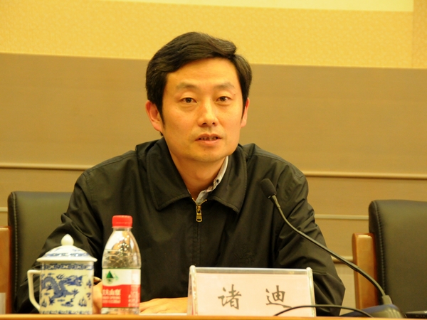  文化部于2014年10月20日下午3时举行季度例行新闻发布会，介绍有关工作情况。图为文化部艺术司司长诸迪。文化部政府门户网站记者杨倩 摄。