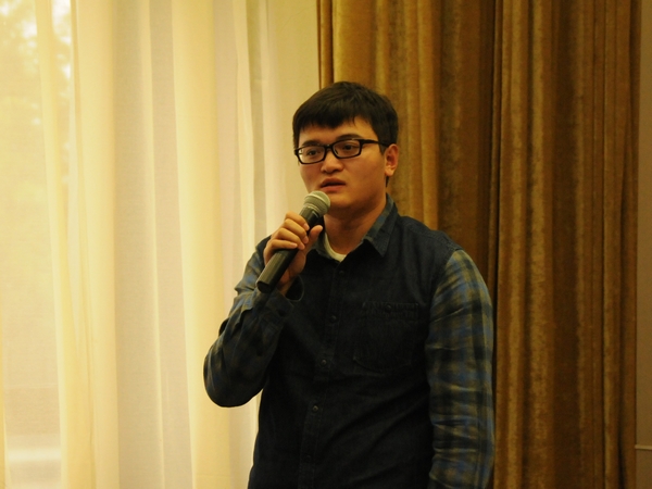    文化部于2014年10月20日下午3时举行季度例行新闻发布会，介绍有关工作情况。图为中国文化报美术周刊记者提问。文化部政府门户网站记者杨倩 摄。