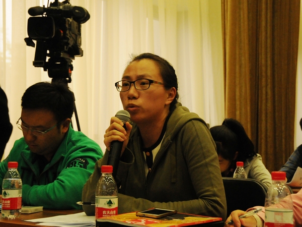    文化部于2014年10月20日下午3时举行季度例行新闻发布会，介绍有关工作情况。图为中新社记者提问。文化部政府门户网站记者杨倩 摄。