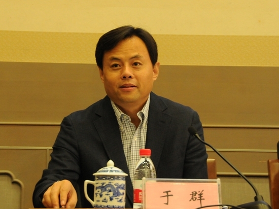  文化部于2014年10月20日下午3时举行季度例行新闻发布会，介绍有关工作情况。图为文化部办公厅主任、新闻发言人于群。文化部政府门户网站记者杨倩 摄。