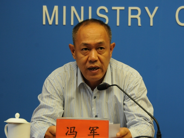  2015年8月11日10时，文化部召开2015年中国图书馆年会、中国文化馆年会新闻发布会，介绍2015年中国图书馆年会、中国文化馆年会有关情况。 图为广东省广州市人民政府副秘书长冯军。文化部政府门户网站记者杨倩 摄。