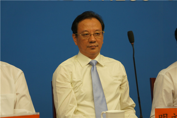    2015年9月8日下午14:20，文化部举办第十五届中国吴桥国际杂技艺术节新闻发布会。介绍第十五届中国吴桥国际杂技艺术节有关情况。图为文化部艺术司副司长明文军。文化部政府门户网站记者杨倩 摄。