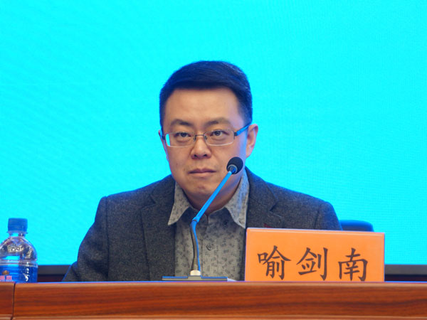 2016年12月15日上午10:00,文化部召开新闻发布会盘点2016年文化部对外文化工作重点成果;通报2017年“欢乐春节”活动整体安排和重点项目;介绍海外中国文化中心建设情况。图为文化部办公厅副主任、主持人喻剑南。文化部政府门户网站记者李庆禹 摄。