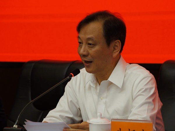   2017年9月6日下午2:30，文化部召开新闻发布会介绍《中国工尺谱集成》编撰情况。图为文化部艺术司巡视员、副司长明文军。文化部政府门户网站记者杨倩 摄。