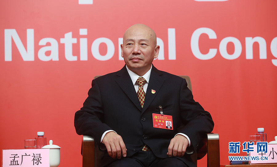     　10月20日，十九大新闻中心举办集体采访活动，主题为“文化发展开创新局面”。图为中国文学艺术界联合会副主席、京剧表演艺术家孟广禄。新华网 陈杰摄