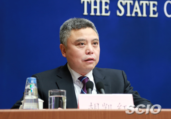   国新办新闻局局长、新闻发言人胡凯红（元绍达 摄）