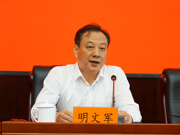   2019年7月10日下午15:00，文化和旅游部召开新闻发布会介绍第十届全国杂技展演有关情况。图为文化和旅游部艺术司一级巡视员、副司长（主持工作）明文军。文化和旅游部政府门户网站记者马思伟 摄。