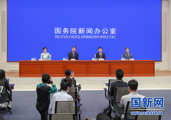   新闻发布会主席台（刘健 摄）