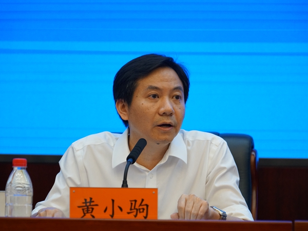 2021年7月28日下午3:00,文化和旅游部召开新闻发布会,介绍第三十五届中国·哈尔滨之夏音乐会、第十四届全国声乐展演、第二届全国优秀音乐剧展演有关情况。图为文化和旅游部艺术司副司长黄小驹。文化和旅游部政府门户网站记者杨倩摄。