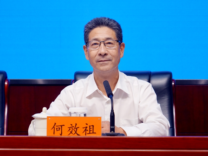 2023年08月24日上午10:00，文化和旅游部召开第六届丝绸之路（敦煌）国际文化博览会新闻发布会，介绍第六届丝绸之路（敦煌）国际文化博览会有关情况并回答记者提问。图为甘肃省文化和旅游厅厅长何效祖。文化和旅游部政府门户网站 周祎 摄