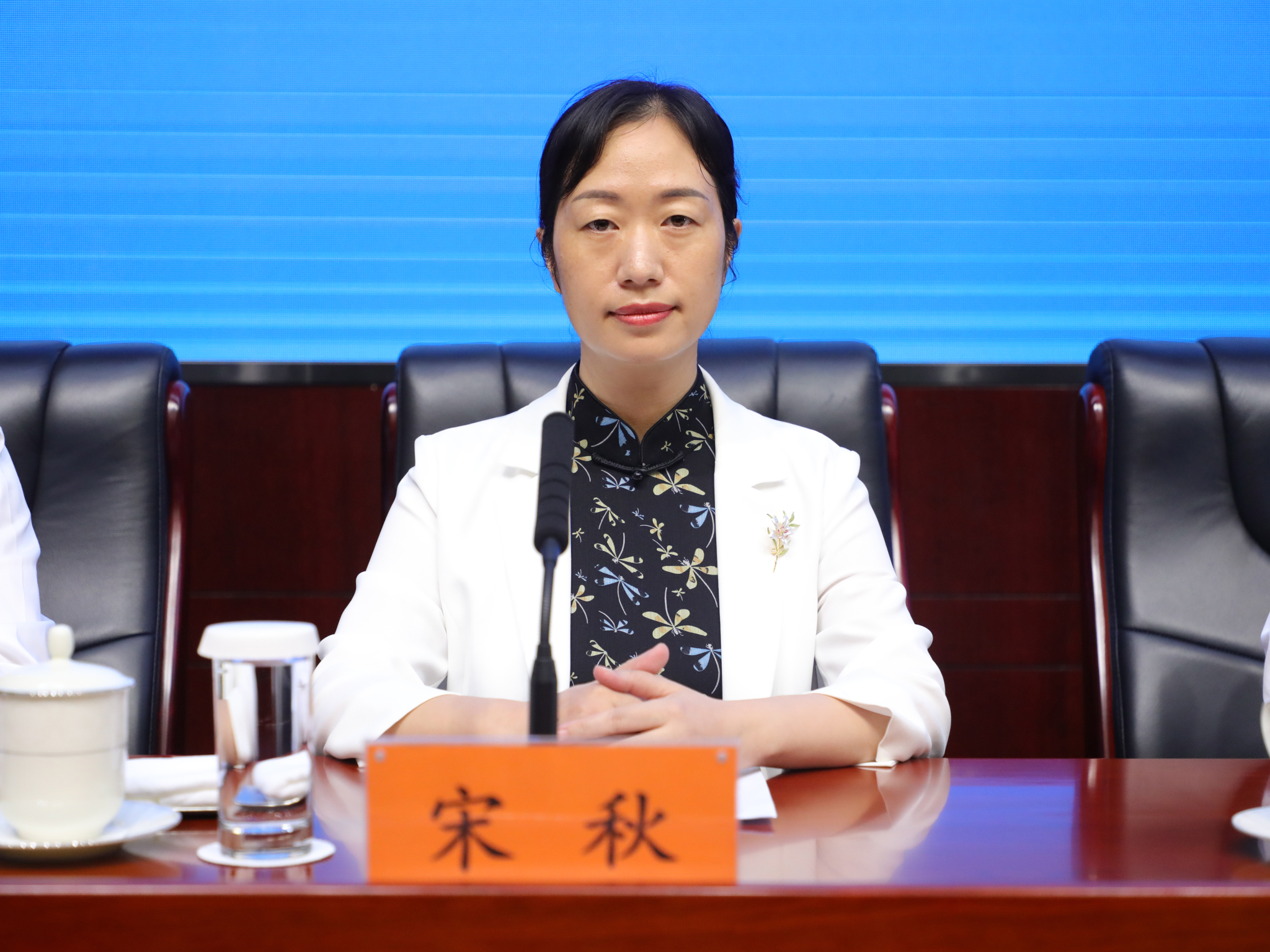 2023年9月20日下午15:00，文化和旅游部召开第八届中国成都国际非物质文化遗产节 第十九届中国吴桥国际杂技艺术节新闻发布会，介绍第八届成都国际非物质文化遗产节、第十九届中国吴桥国际杂技艺术节的总体情况、筹备情况、重点活动安排并回答记者提问。图为四川省文化和旅游厅副厅长宋秋。文化和旅游部新闻中心 郝跃翔 摄