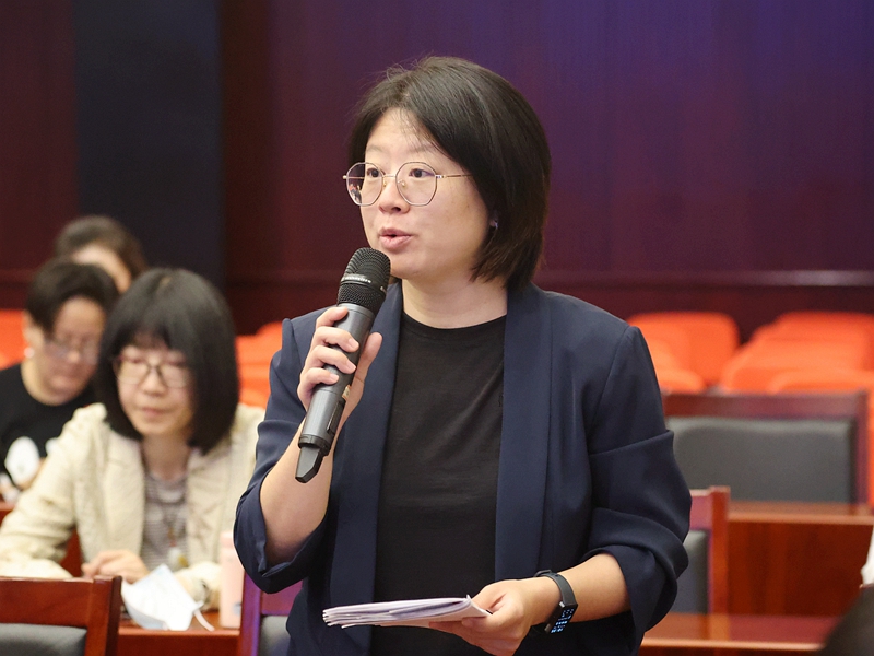 2024年5月30日上午10:00，文化和旅游部召开2024年“文化和自然遗产日”非遗宣传展示活动新闻发布会，介绍2024年“文化和自然遗产日”非遗宣传展示活动总体情况、筹备情况，并答记者问。图为中国文化报记者提问。文化和旅游部政府门户网站 周祎 摄。