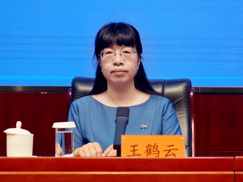 2024年6月27日下午15:00,文化和旅游部召开2024年第二季度例行新闻发布会,介绍全国暑期文化和旅游消费季、“致敬新时代”红色故事宣讲活动、全国大学生红色旅游创意策划大赛、文化和旅游领域设备更新有关情况及汛期、暑期出游提示,并答记者问。图为文化和旅游部资源开发司一级巡视员王鹤云。文化和旅游部政府门户网站 周祎 摄
