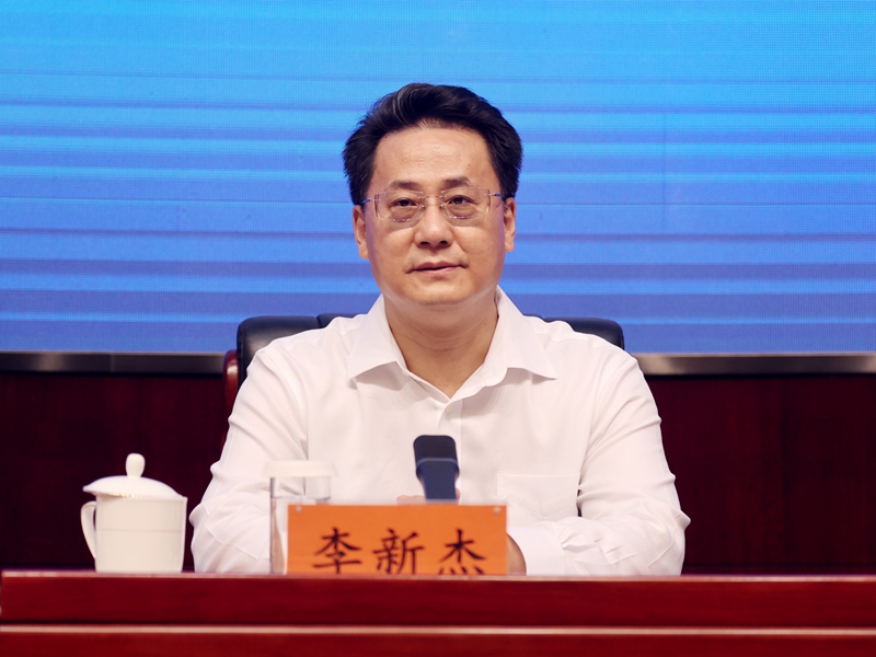 2024年07月29日下午15:00,文化和旅游部召开第三届全国曲艺木偶皮影优秀作品展演新闻发布会,介绍第三届全国曲艺木偶皮影优秀作品展演总体情况、筹备情况,并答记者问。图为河北省文化和旅游厅副厅长李新杰。文化和旅游部政府门户网站 周祎 摄