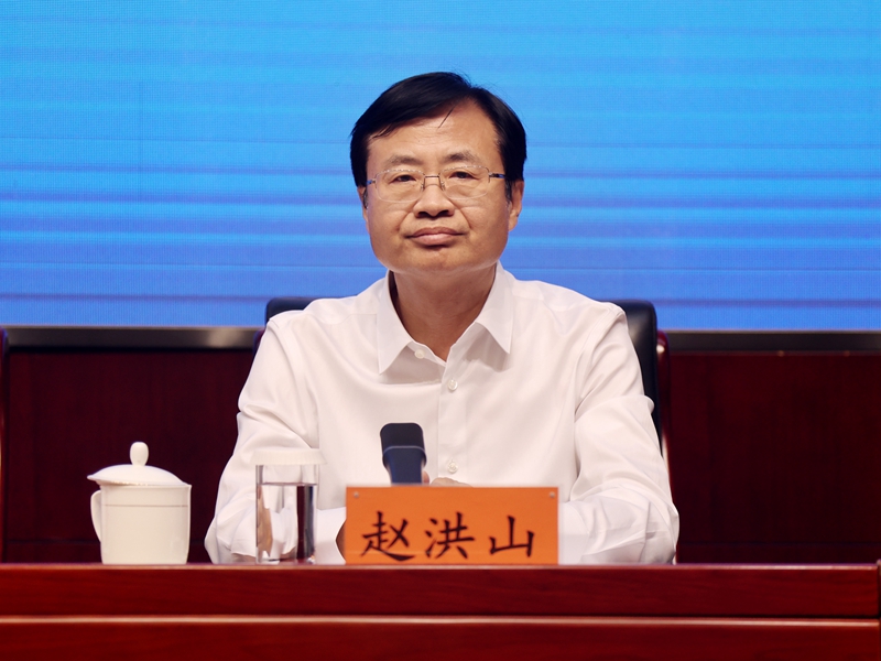 2024年07月29日下午15:00，文化和旅游部召开第三届全国曲艺木偶皮影优秀作品展演新闻发布会，介绍第三届全国曲艺木偶皮影优秀作品展演总体情况、筹备情况，并答记者问。图为河北省邯郸市人民政府副市长赵洪山。文化和旅游部政府门户网站 周祎 摄