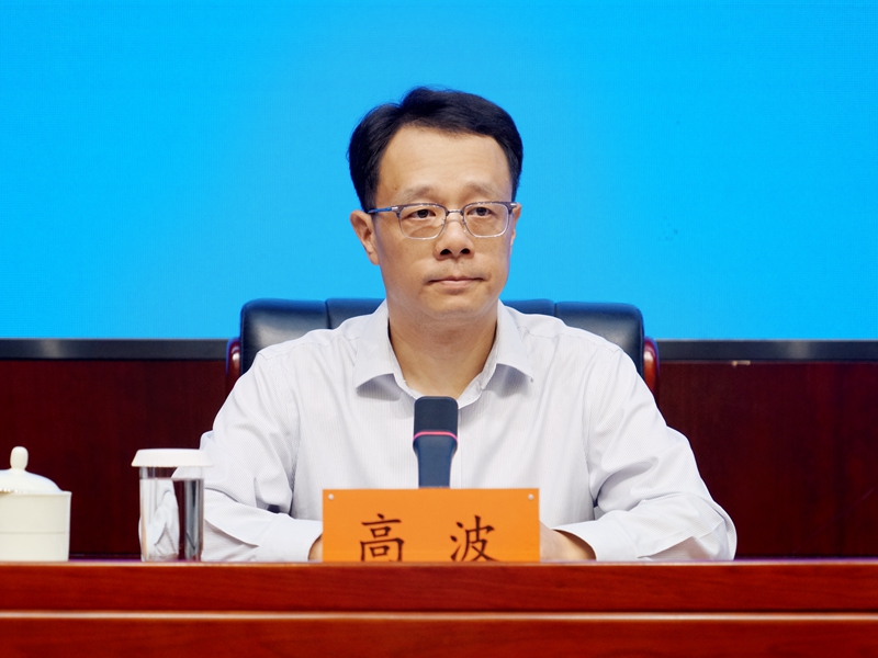 2024年08月09日上午10:00,文化和旅游部召开首届中国新疆民间艺术季新闻发布会,介绍首届中国新疆民间艺术季有关情况,并答记者问。图为文化和旅游部办公厅新闻宣传处处长、主持人高波。文化和旅游部政府门户网站 周祎 摄