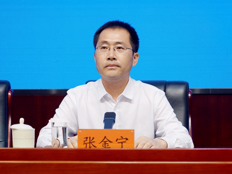 2024年08月09日上午10:00,文化和旅游部召开首届中国新疆民间艺术季新闻发布会,介绍首届中国新疆民间艺术季有关情况,并答记者问。图为文化和旅游部公共服务司副司长张金宁。文化和旅游部政府门户网站 周祎 摄