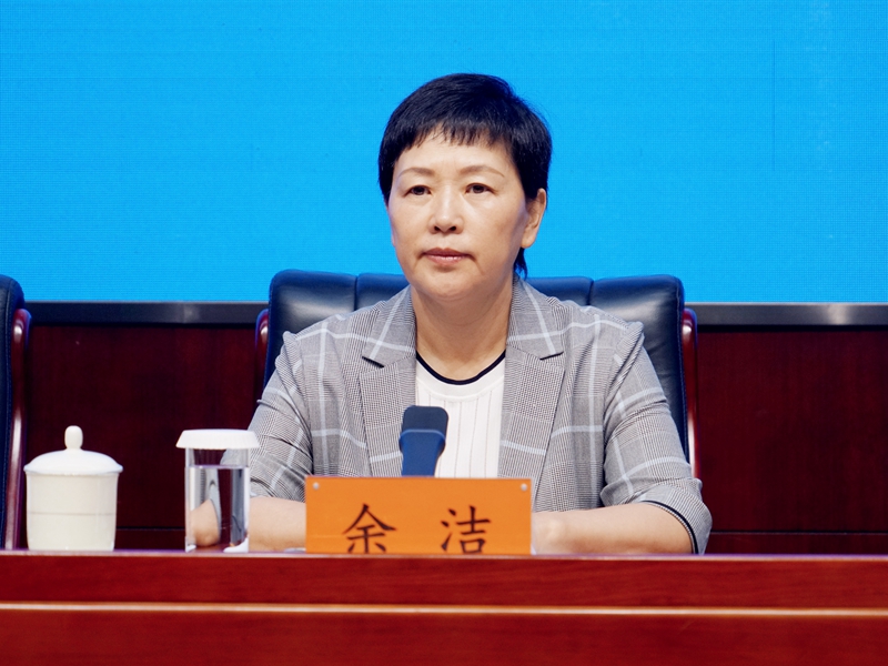 2024年08月09日上午10:00,文化和旅游部召开首届中国新疆民间艺术季新闻发布会,介绍首届中国新疆民间艺术季有关情况,并答记者问。图为新疆维吾尔自治区文化和旅游厅副厅长余洁。文化和旅游部政府门户网站 周祎 摄