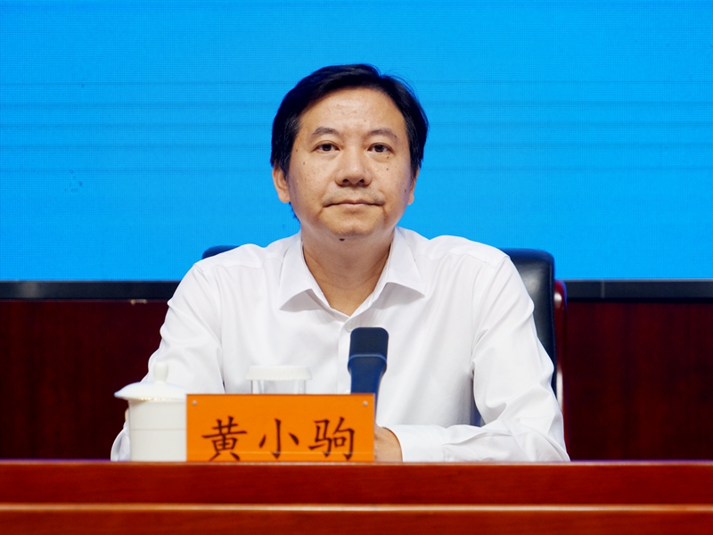   2024年09月02日下午15:00，文化和旅游部召开第六届中国西部交响乐周新闻发布会，介绍第六届中国西部交响乐周相关情况，并答记者问。图为文化和旅游部艺术司副司长黄小驹。文化和旅游部政府门户网站 周祎 摄