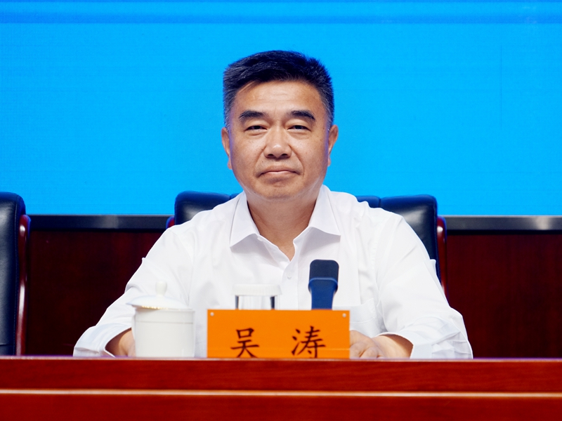   2024年09月02日下午15:00，文化和旅游部召开第六届中国西部交响乐周新闻发布会，介绍第六届中国西部交响乐周相关情况，并答记者问。图为贵州省文化和旅游厅党组书记、厅长吴涛。文化和旅游部政府门户网站 周祎 摄