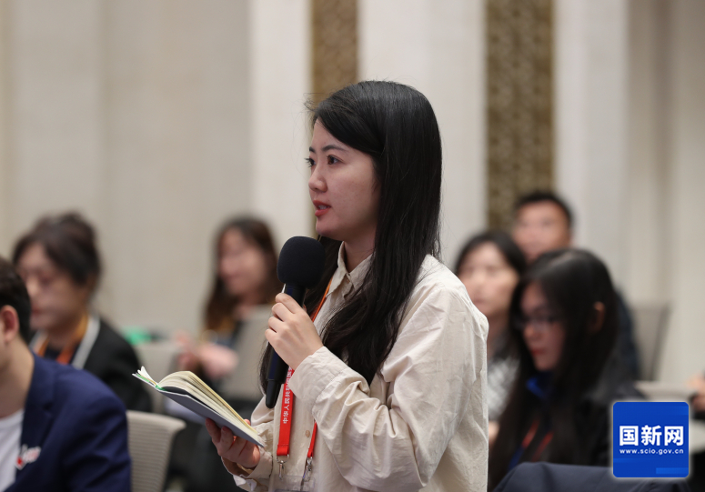 国务院新闻办公室于2024年9月30日（星期一）下午2时30分举行“推动高质量发展”系列主题新闻发布会，图为海报新闻记者提问。刘健 摄