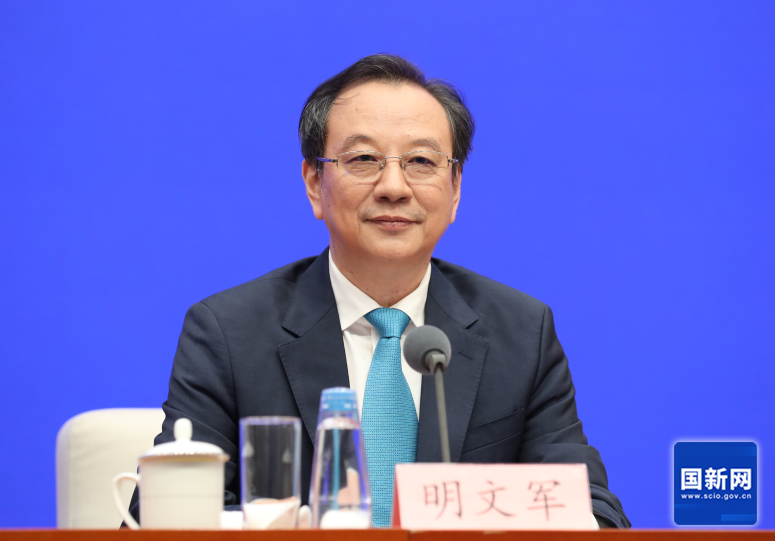 国务院新闻办公室于2024年9月30日（星期一）下午2时30分举行“推动高质量发展”系列主题新闻发布会，图为文化和旅游部艺术司司长明文军。徐想 摄