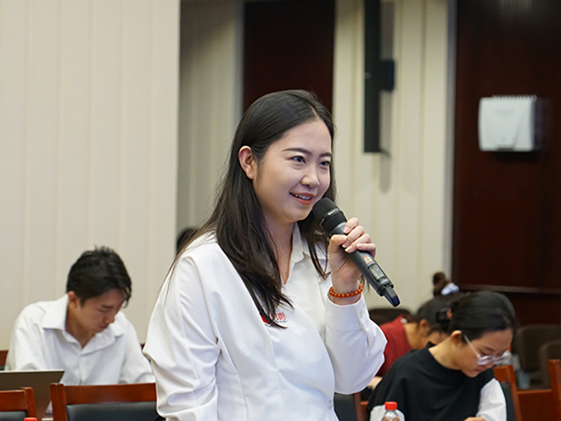 2025年5月21日上午10:00 ，文化和旅游部召开第九届中国成都国际非物质文化遗产节新闻发布会，介绍第九届中国成都国际非物质文化遗产节总体情况、筹备情况，并答记者问。图为封面新闻记者提问。文化和旅游部政府门户网站 马思伟 摄