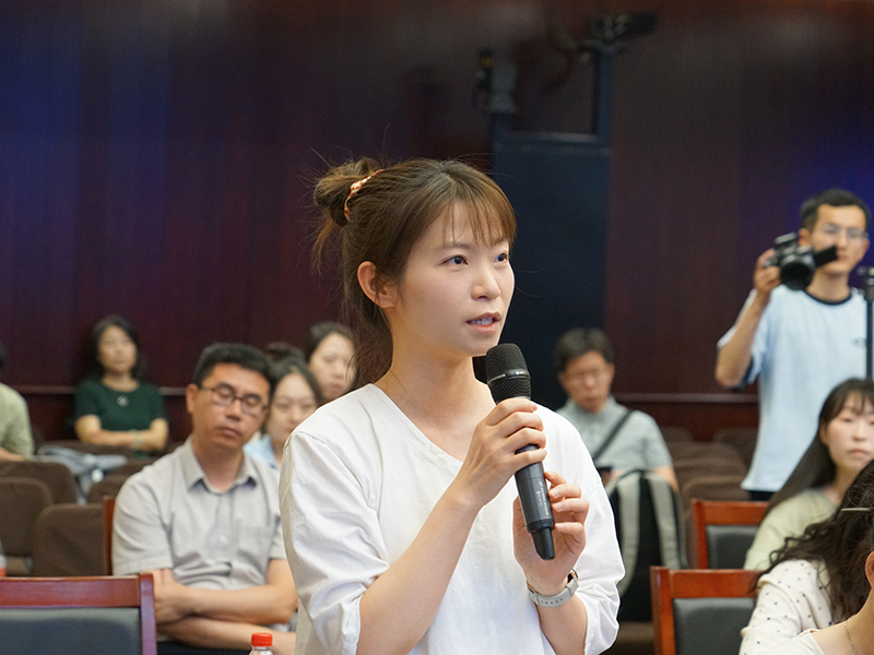 2025年5月21日上午10:00 ，文化和旅游部召开第九届中国成都国际非物质文化遗产节新闻发布会，介绍第九届中国成都国际非物质文化遗产节总体情况、筹备情况，并答记者问。图为中国青年报记者提问。文化和旅游部政府门户网站 马思伟 摄