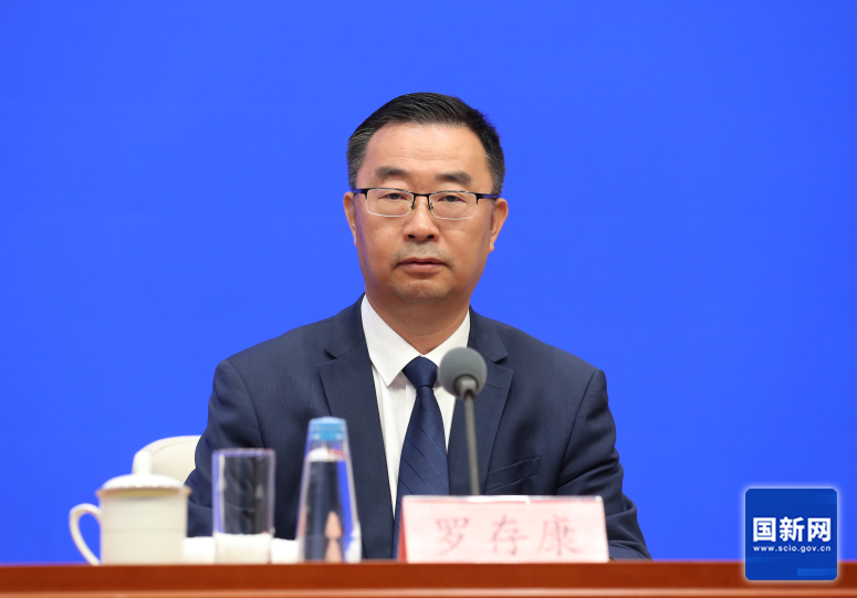 国务院新闻办公室于2025年7月3日（星期四）上午10时举行新闻发布会，介绍中国人民抗日战争暨世界反法西斯战争 胜利80周年主题展览和推出优秀文艺作品、文艺活动有关情况，并答记者问。图为中国人民抗日战争纪念馆馆长罗存康。徐想 摄。