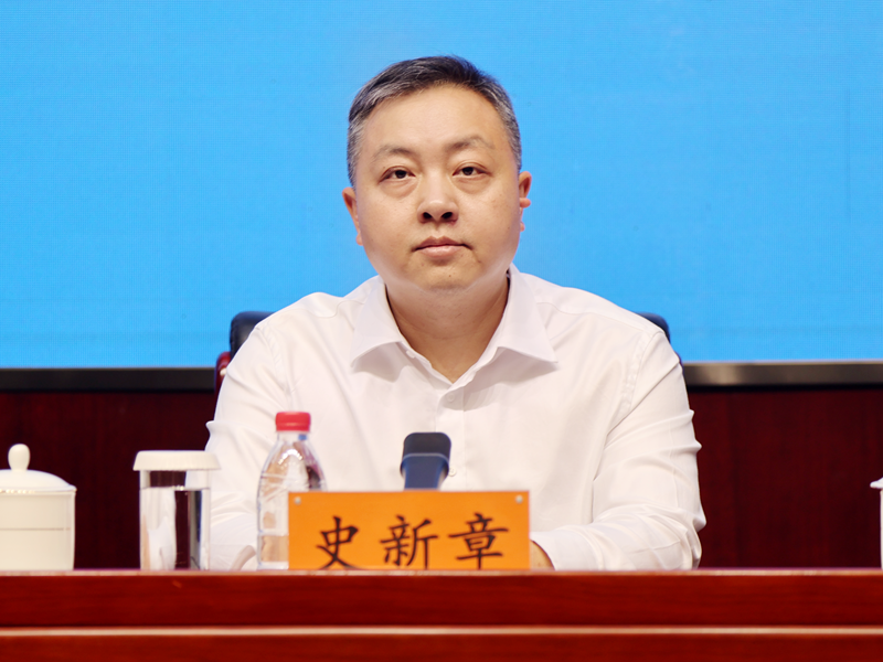   2025年07月09日（星期三）下午3时，文化和旅游部召开2025年第二季度例行新闻发布会， 介绍旅游市场强迫购物整治工作有关情况，发布暑期、汛期旅游安全提示，并答记者问。图为国家市场监督管理总局价格监督检查和反不正当竞争局副局长史新章。文化和旅游部信息中心 周祎 摄