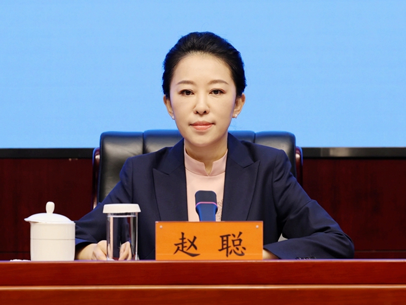  2025年09月23日（星期二）上午10时，文化和旅游部2025年第三季度例行新闻发布会， 介绍第十四届中国艺术节主要活动、筹备工作进展情况，发布国庆、中秋假期旅游安全提示，并答记者问。图为四川省文化和旅游厅副厅长、一级巡视员 袁艺。文化和旅游部信息中心 周祎 摄