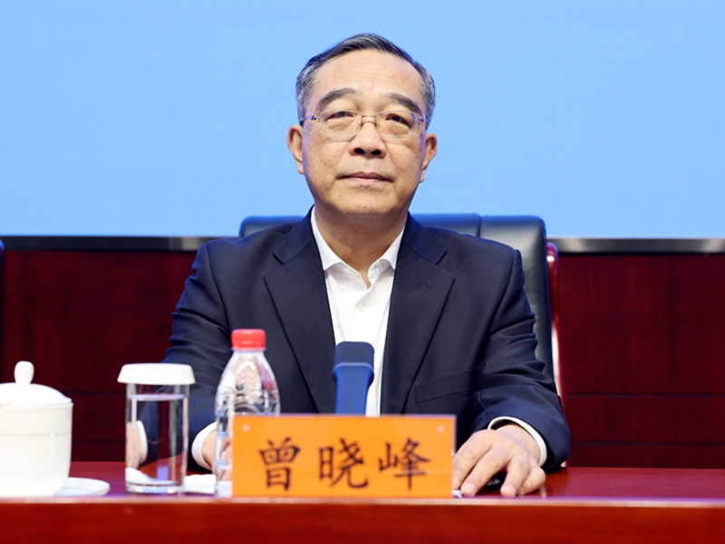   2026年04月23日（星期四）下午3时，文化和旅游部召开2026年“5·19中国旅游日”新闻发布会， 介绍2026年“5·19中国旅游日”活动相关情况，并答记者问。图为广东省文化和旅游厅副厅长曾晓峰。文化和旅游部信息中心 周祎 摄