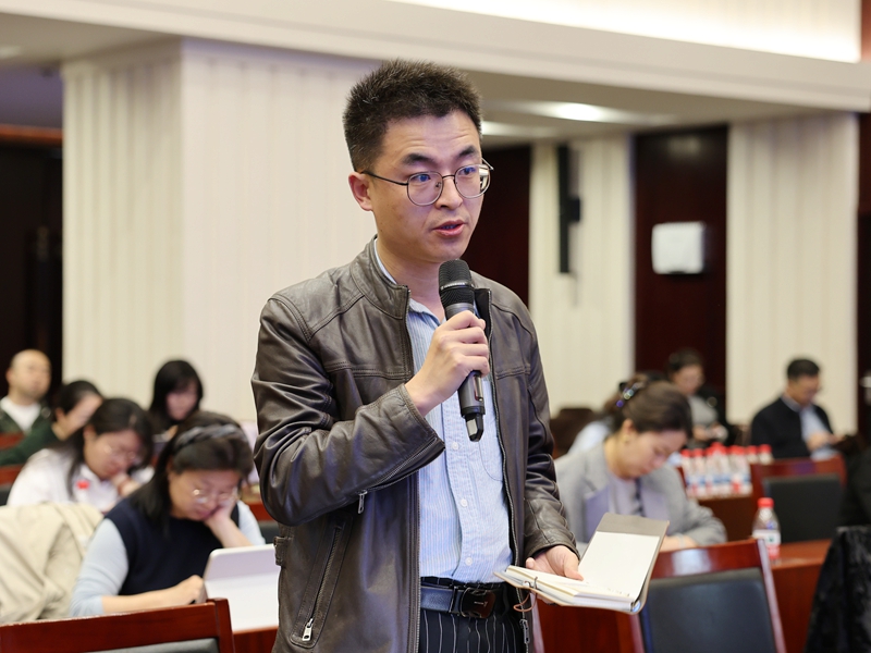 2026年04月23日（星期四）下午3时，文化和旅游部召开2026年“5·19中国旅游日”新闻发布会， 介绍2026年“5·19中国旅游日”活动相关情况，并答记者问。图为中国旅游报记者提问。文化和旅游部信息中心 周祎 摄